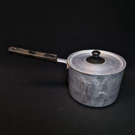 Ковш винтажный, СССР. Алюминиевый с крышкой и длинной пластиковой ручкой