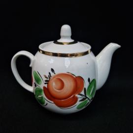 Чайник винтажный, СССР. Фарфоровый, с крышкой, с ручной росписью цветочным узором