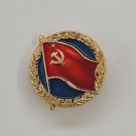 Значок СССР. Красное знамя, серп и молот, звезда, венок, советская символика. Винтажный значек.