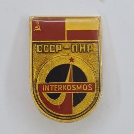 Значок СССР. Интеркосмос, надпись СССР ПНР, флаги, космос. Винтажный значек.