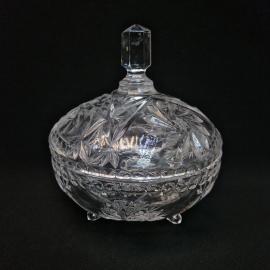 Конфетница винтажная, СССР. Стеклянная с крышкой, на ножках, с резным узором