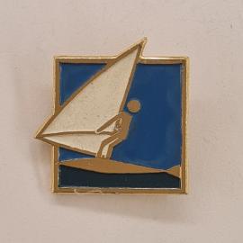 Значок СССР. Парусник, море, солнце, туризм. Винтажный значек.