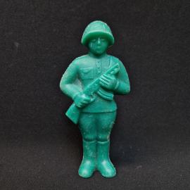 Ручка шариковая винтажная, СССР. Пластиковая, в виде солдата с автоматом, зеленая