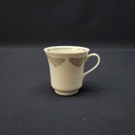 Чашка кофейная винтажная, СССР. Фарфор, с золотистой каймой и цветочным орнаментом