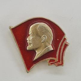 Значок СССР. Профиль Ленина на красном знамени, лениниана. Винтажный значек.