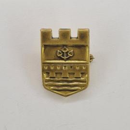 Значок СССР. Герб с крепостной стеной, волнами и якорем, морская тематика. Винтажный значек.