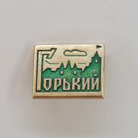 Значок СССР. Горький, городской пейзаж с башнями и облаком. Винтажный значек.