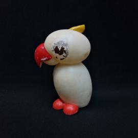 Винтажная фигурка птички в духе советской игрушечной пластики. Предмет выполнен из пластика светлого