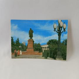 Открытка советская СССР. Ялта, памятник Ленину, городская площадь и южный пейзаж. винтаж