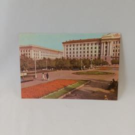 Открытка советская СССР. Куйбышев, Самарская площадь, городской пейзаж с клумбами. Винтаж
