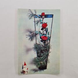 Открытка советская СССР. Зимние мотивы, новогодняя композиция с розами и еловыми ветвями. винтаж