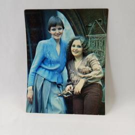 Открытка советская СССР. Мода, девушки в вязаных костюмах, схема жакета и пуловера. Винтаж