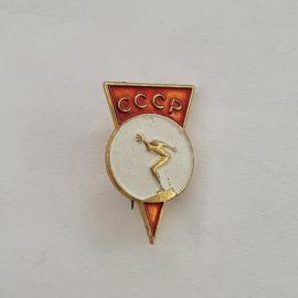 Значок СССР. Спорт, надпись СССР и фигурист. Винтажный значек.