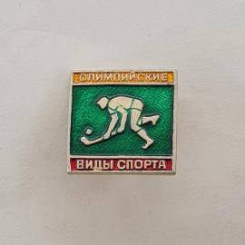 Значок СССР. Олимпийские виды спорта, хоккей на траве, спортсмен с клюшкой и мячом. Винтажный значек
