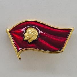 Значок СССР. Красный флаг, профиль Ленина, пионерия, Москва. Винтажный значек.