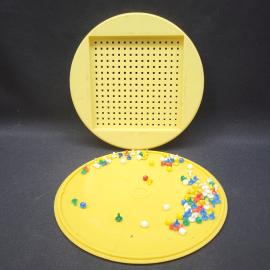 Мозаика винтажная, СССР. Пластмассовая настольная игра с фишками в круглом футляре