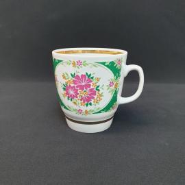 Кружка винтажная, СССР. Фарфор, с цветочным орнаментом и позолотой по краю