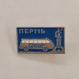 Значок СССР. Пермь, автобус Турист и монумент. Винтажный значек.