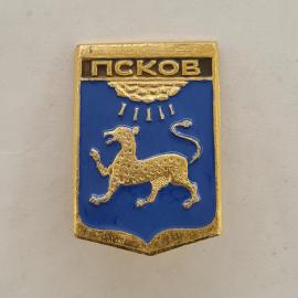 Значок СССР. Псков, герб города с барсом и облаком. Винтажный значек.