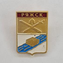 Значок СССР. Ряжск, Рязанская область, герб города с рекой и мечами. Винтажный значек.
