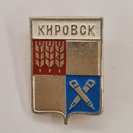 Значок СССР. Кировск, герб города, промышленность. Винтажный значек.
