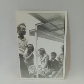 Фотография винтажная, СССР. Черно белый снимок с людьми, любительское фото на бумаге