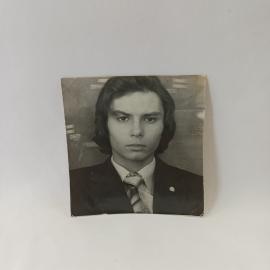 Фотография винтажная, СССР. Черно белый студийный портрет молодого мужчины на фотобумаге