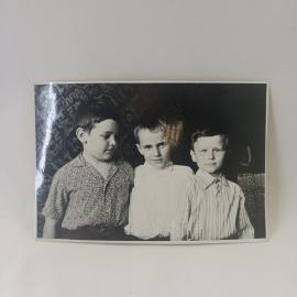 Фотография винтажная, СССР. Черно белый семейный снимок с детьми, фотобумага