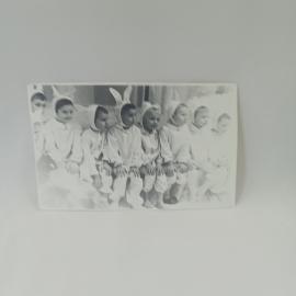 Открытка винтажная, СССР. Черно белая фотография детей в карнавальных костюмах зайчиков