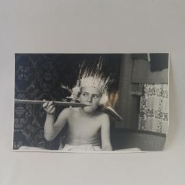 Фотография винтажная, СССР. Черно белый снимок с ребенком в карнавальном костюме индейца