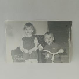Фотография винтажная, СССР. Черно белый семейный снимок с детьми, бумажный фотоотпечаток