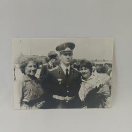 Фотография винтажная, СССР. Черно белый любительский снимок с мужчиной в военной форме