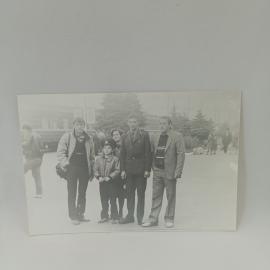 Фотография винтажная, СССР. Черно белый групповой снимок, любительское фото 1982 года