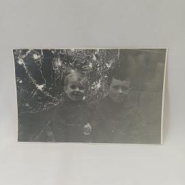 Фотография винтажная, СССР. Черно белый семейный снимок с детьми у новогодней елки