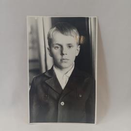 Фотография винтажная, СССР. Черно белый портрет школьника, бумажный фотоснимок
