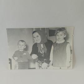 Фотография винтажная, СССР. Черно белый семейный снимок с детьми, бумажный фотоотпечаток