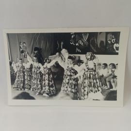 Фотография винтажная, СССР. Черно белый снимок детского танца на сцене, бумага