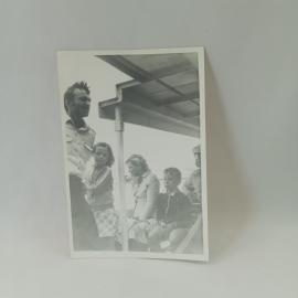 Фотография винтажная, СССР. Черно белый снимок с жанровой сценой, бумага