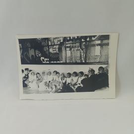 Фотография винтажная, СССР. Черно белый снимок детского праздника, бумажный фотоотпечаток