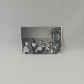 Фотография винтажная, СССР. Черно белый снимок детского новогоднего утренника у елки