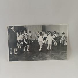 Фотография винтажная, СССР. Черно белый снимок детского праздника в детском саду, 1 шт.