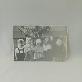Фотография винтажная, СССР. Черно белое фото детей у новогодней елки, бумажный отпечаток