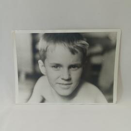 Фотография винтажная, СССР. Черно белый портрет мальчика, бумажный фотоснимок