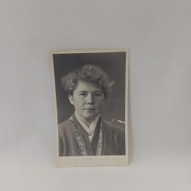 Фотография винтажная, СССР. Черно белый студийный портрет женщины на фотобумаге