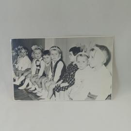 Фотография винтажная, СССР. Черно белый снимок детей на утреннике, любительская печать