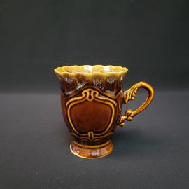 Кружка винтажная, СССР. Керамика, коричневая глазурь, рельефный декор, на ножке