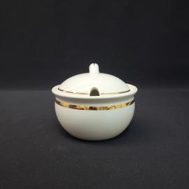 Сахарница винтажная, СССР. Фарфор, с крышкой и выемкой для ложки, ЗиК, белая с позолотой