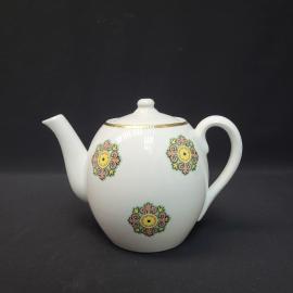 Чайник заварочный винтажный, СССР. Фарфор, белый с цветочным орнаментом и позолотой