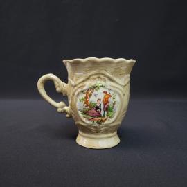 Кружка винтажная, СССР. Керамическая, с рельефным декором и жанровой сценой