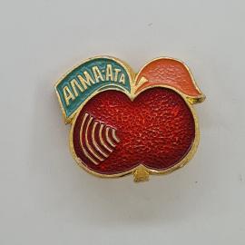Значок СССР. Алма Ата, яблоко, Казахстан. Винтажный значек.